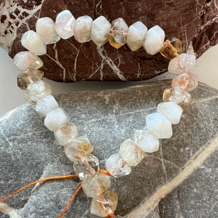 Цитрин. Камни для изделий на заказ. Цена зависит от вида заказанного изделия