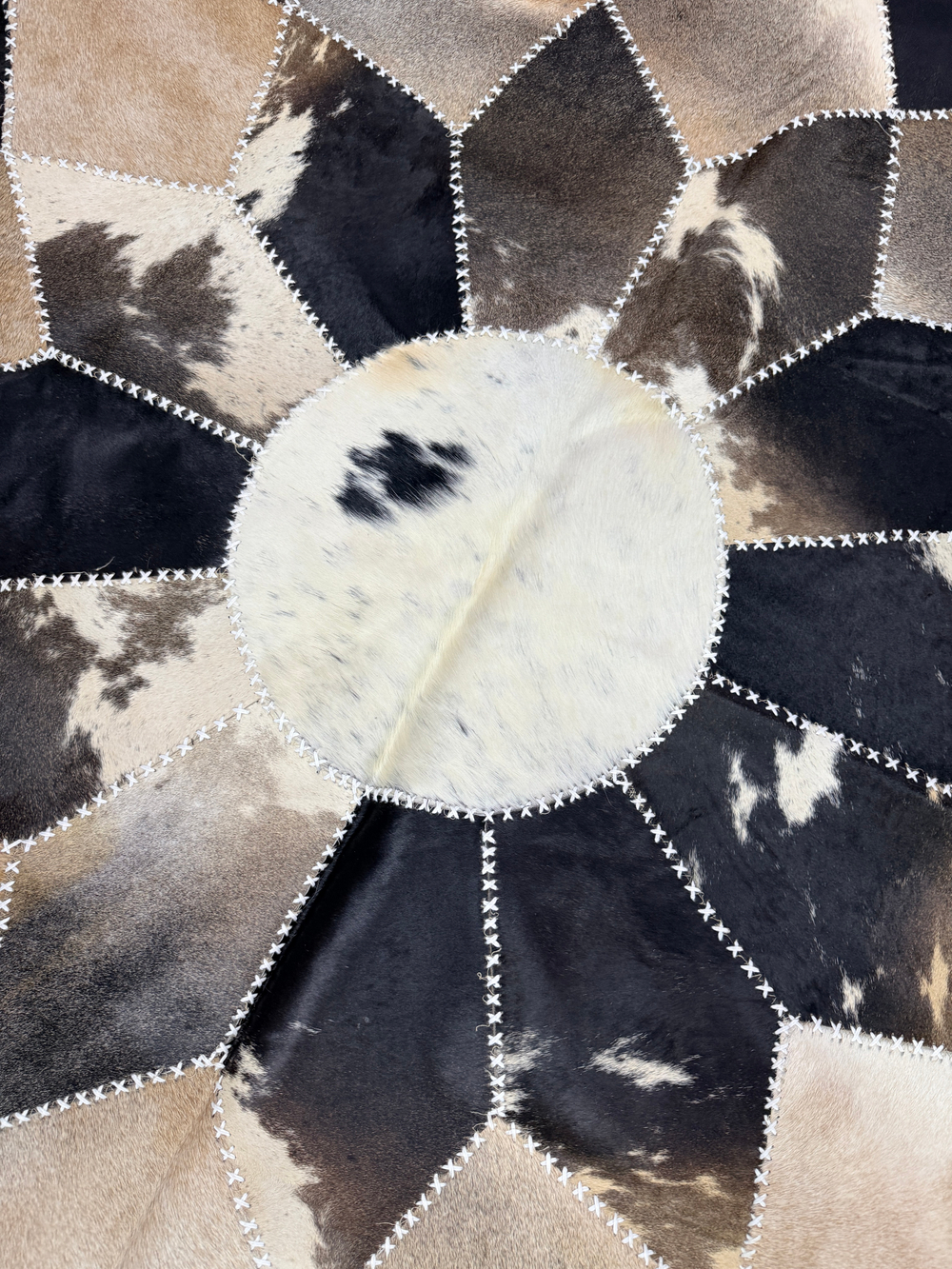 Ковер круглый натуральный на пол / Телячья шкура / 200 см