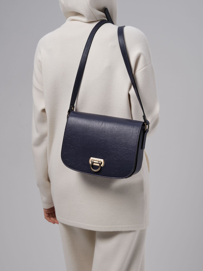 Сумка кожаная на плечо кросс-боди темно-фиолетовая