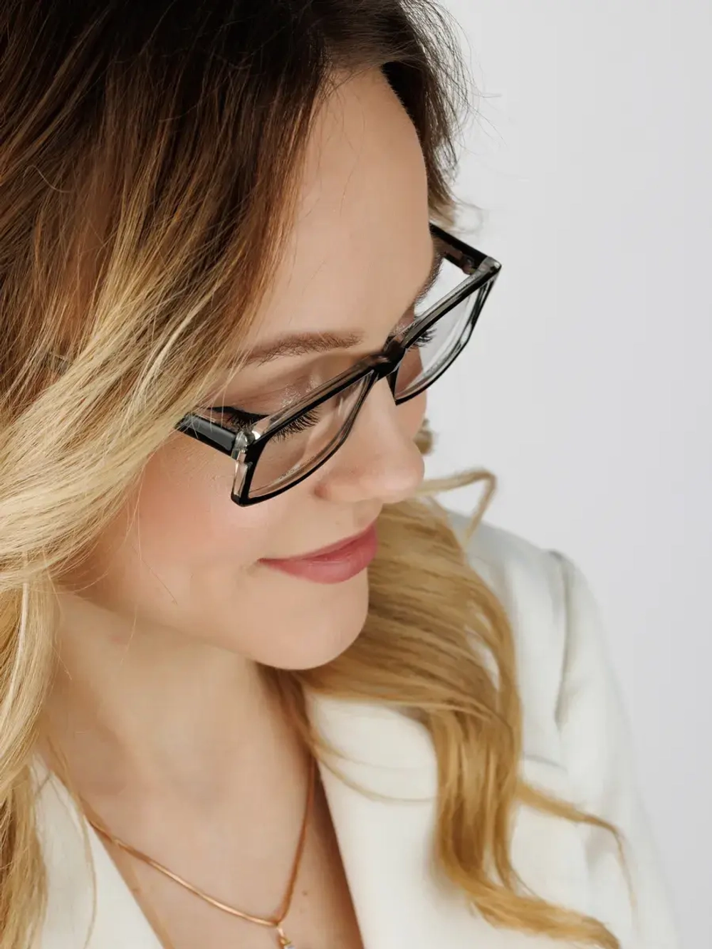 Оправа модных женских очков для зрения