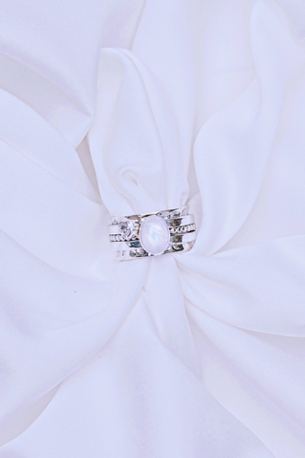 Кольцо «Мозаик» с овальным лунным радужным камнем и сердечком белый циркон