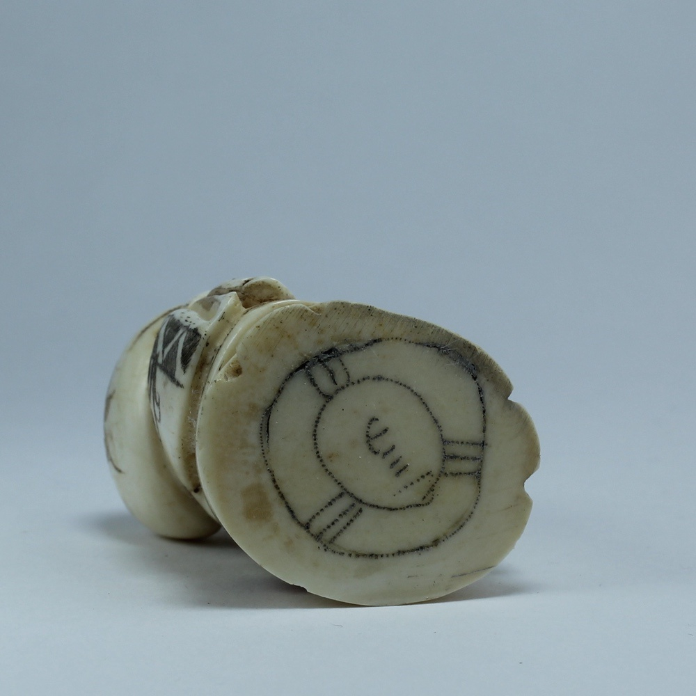 Нэцкэ Фукурокудзю с мешком риса и персиком