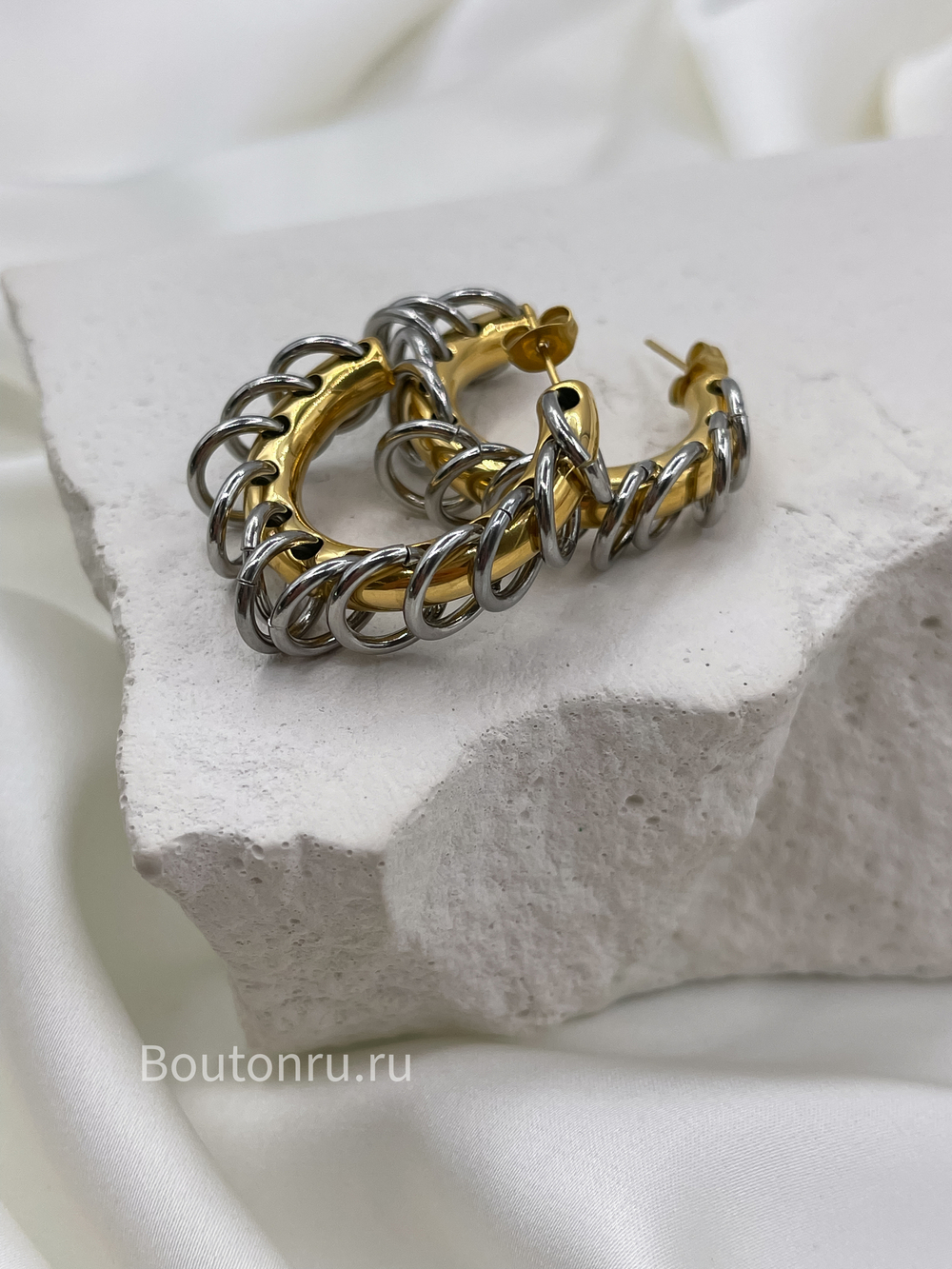 Серьги кольца массивные золотистые с серебристыми колечками "проколотые"