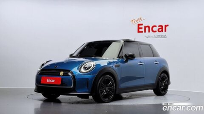 Mini Cooper 5 дверей Classic Plus (02.2022)