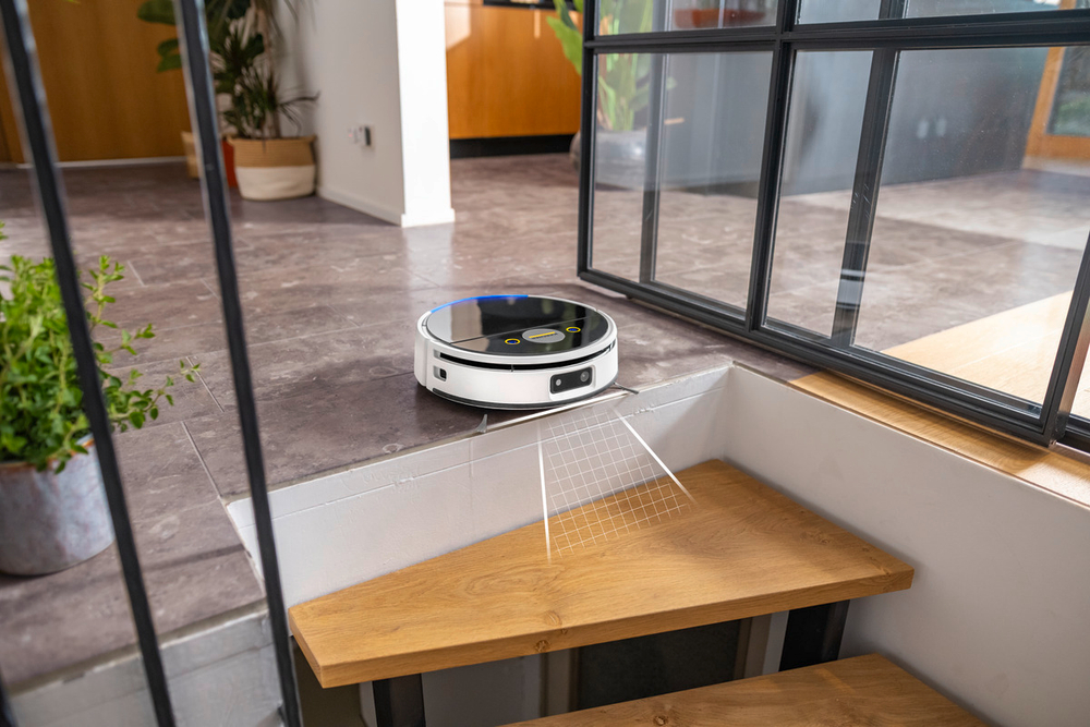 Pобот-пылесос для влажной уборки с роликовой щеткой RVF 7 Comfort