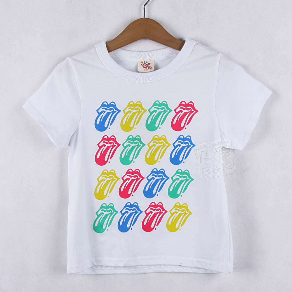 Футболка однотонная с контрастными принтами языков с губами