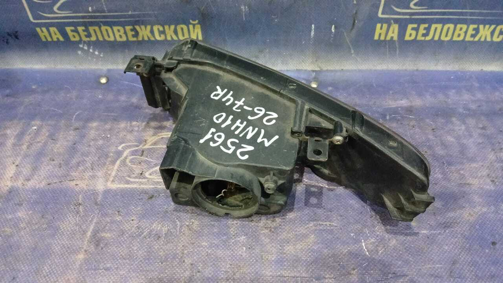 Туманка правая TOYOTA ALPHARD 2004