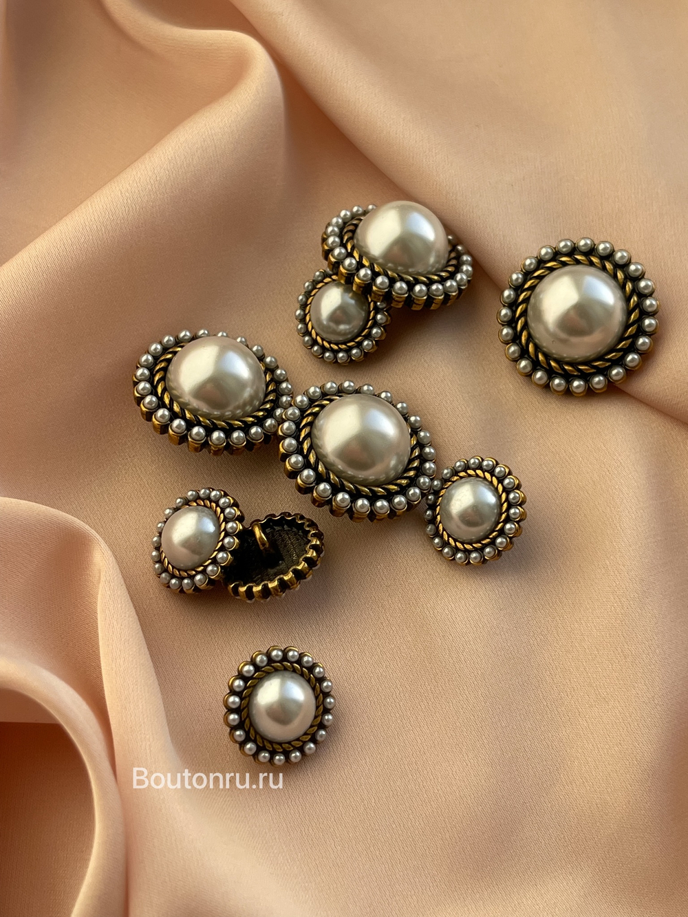 Пуговицы бронзовые с жемчугом и косичкой (темные медные)