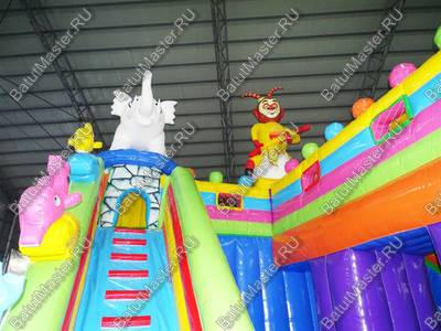 Коммерческий надувной батут "Город дракона", 20*10*7 м