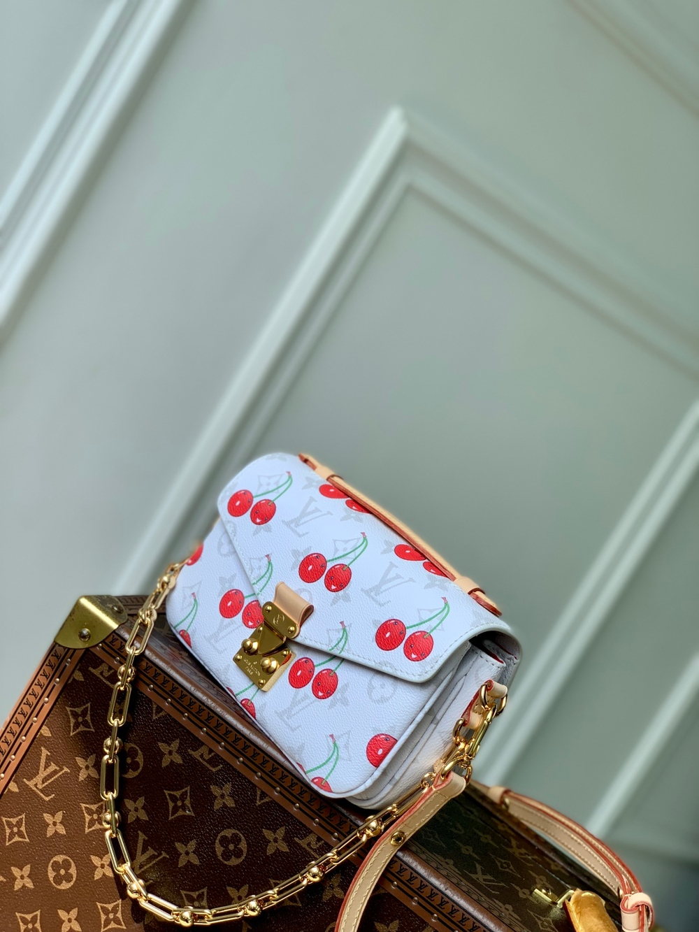 Louis Vuitton Pochette Metis East West