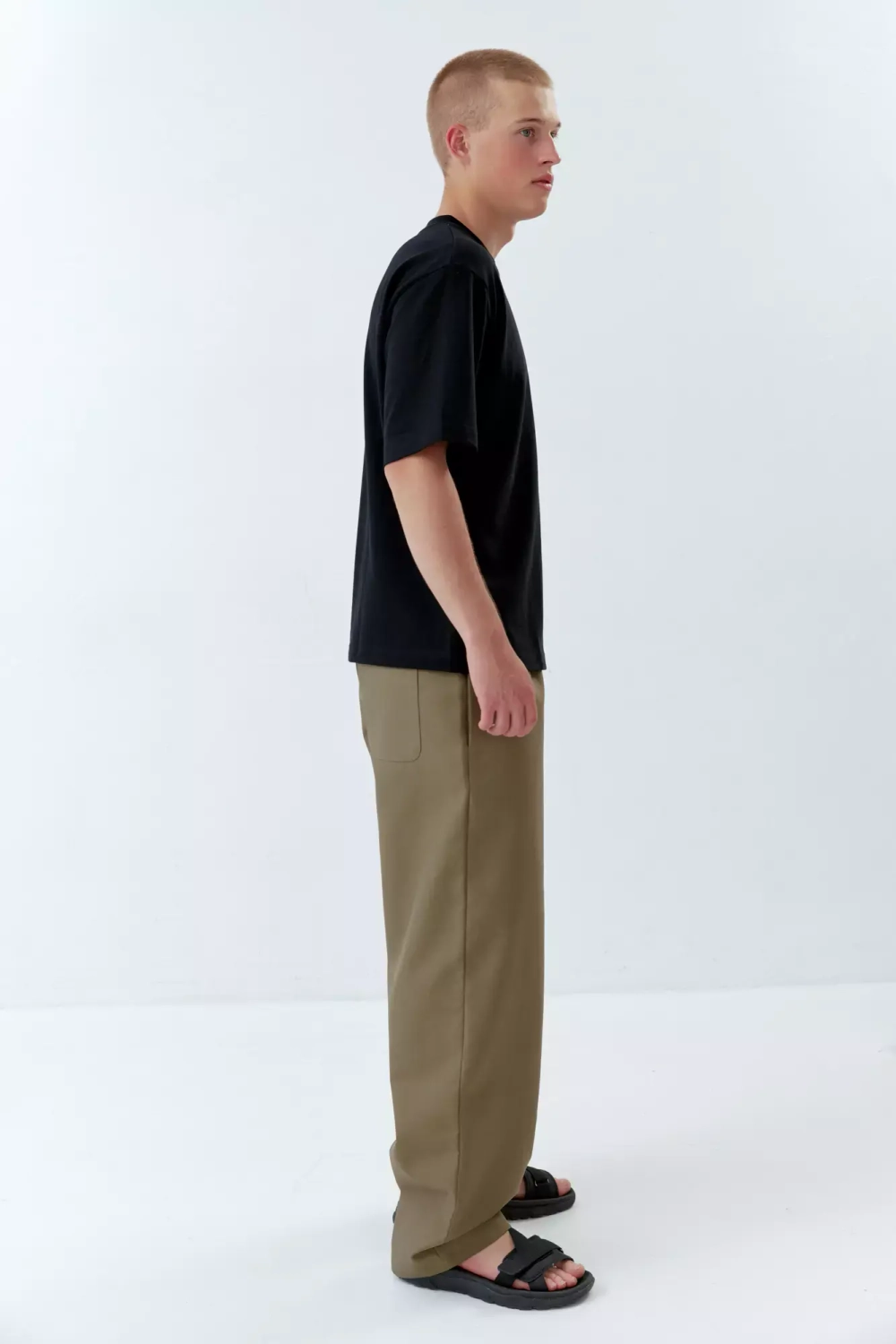 Футболка прямого кроя черного цвета