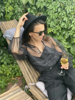 Черная полупрозрачная блуза из шелка