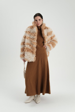 Бело-бежевая шуба из испанской овчины тиградо