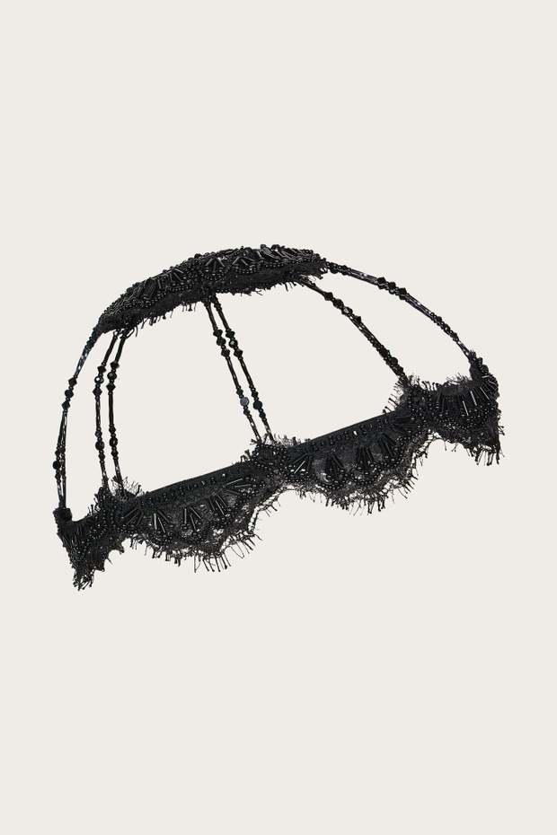 ГОЛОВНОЙ УБОР, РАСШИТЫЙ КРУЖЕВОМ И БИСЕРОМ