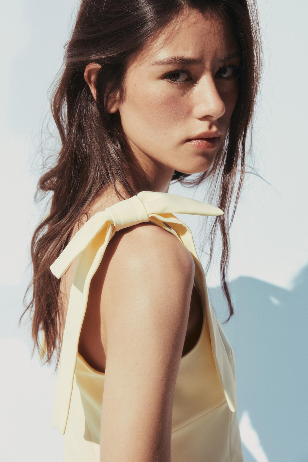 ZARA ТОП ИЗ ЭЛАСТИЧНОЙ ТАКНИ С БАНТАМИ, СВЕТЛО-ЖЕЛТЫЙ