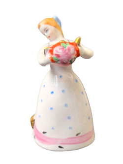 Фарфоровая статуэтка "Девушка с чайником" Дулево