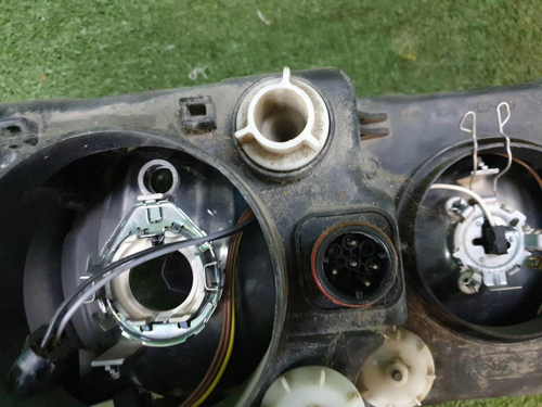 Битая Фара левая DAF XF 105 (2006-2012) галоген