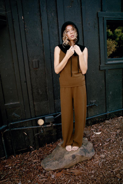 ZARA ВЯЗАНЫЙ КАПЮШОН НА ПУГОВИЦАХ, ТЕМНО-КОРИЧНЕВЫЙ