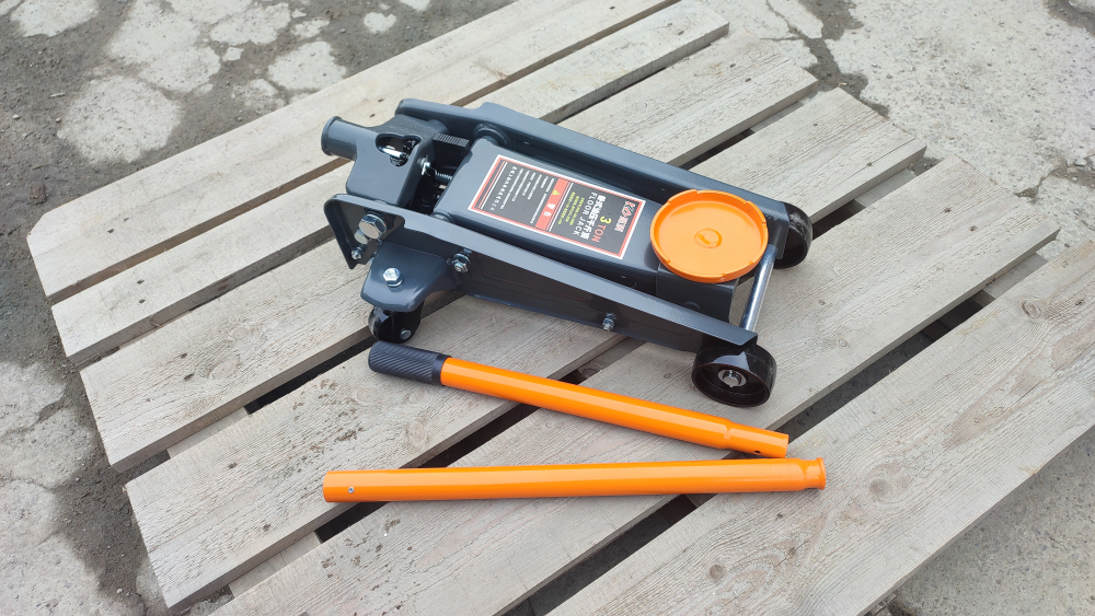 Домкрат подкатной 3 тонны