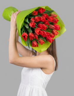 Букет из красных тюльпанов