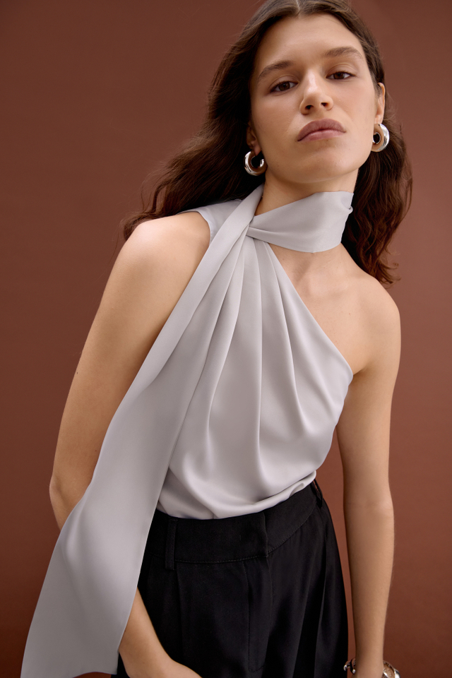 Топ на одно плечо из сатина