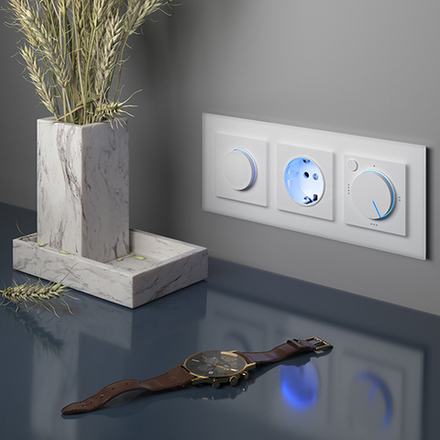 Рамка на 3 поста Favorit (белый матовый,стекло)