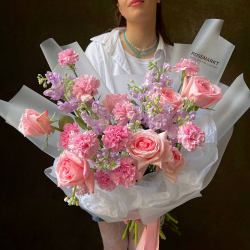 Авторский букет «Мур-Мур» пионовидные розы Пинк О` Хара, маттиола и гвоздика/ Цветы/ букет от RoseMarkt