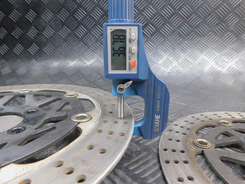 Диски тормозные передние Kawasaki ZZR 400 98 052951