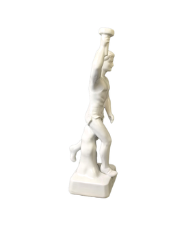 Фарфоровая скульптура "Олимпиец с факелом"  Германия