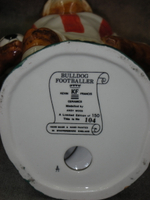 Статуэтка. Фарфор. Собака Бульдог футболист. Англия