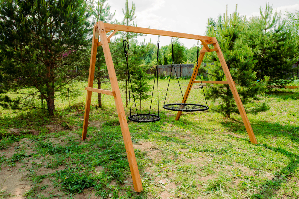 Деревянные качели с качелями гнездо 60 см и качелями гнездо 100 см