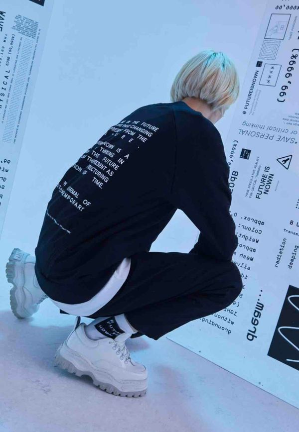 Толстовка Futureisnown Text Back Sweatshirt Черная - фото 10