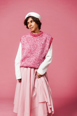 Жилет из хлопкового мулине красного цвета ПРЕДЗАКАЗ