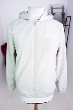 Куртка тонкая, визуально на 46 размер