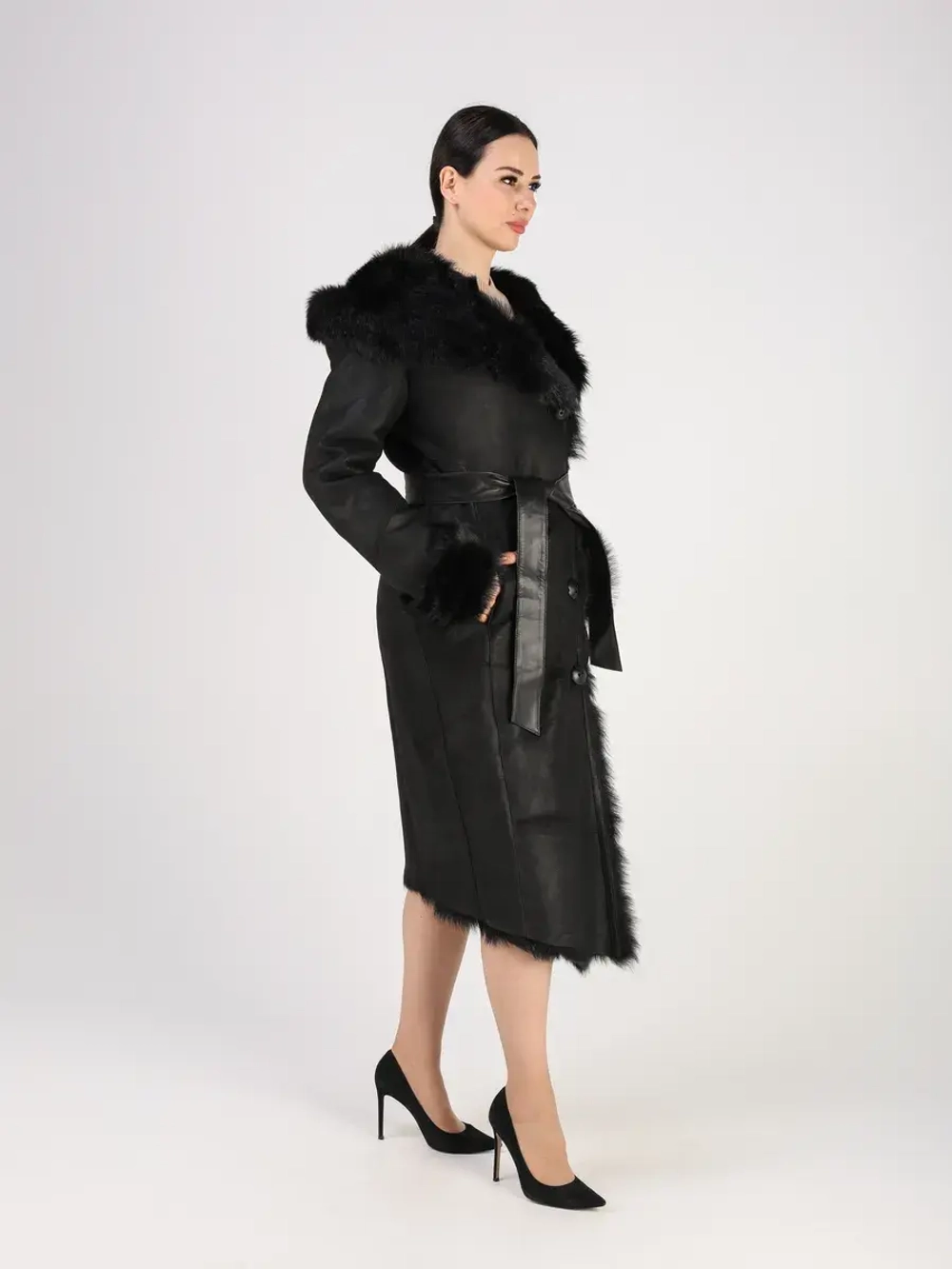 Дубленка зимняя натуральная с капюшоном длинная и теплая