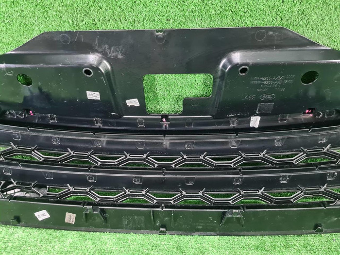 Решетка радиатора Land-Rover Discovery 5 (2016-2021)