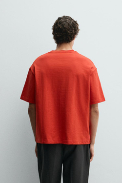 ZARA ФУТБОЛКА С КОНТРАСТНЫМ ПРИНТОМ, КРАСНЫЙ