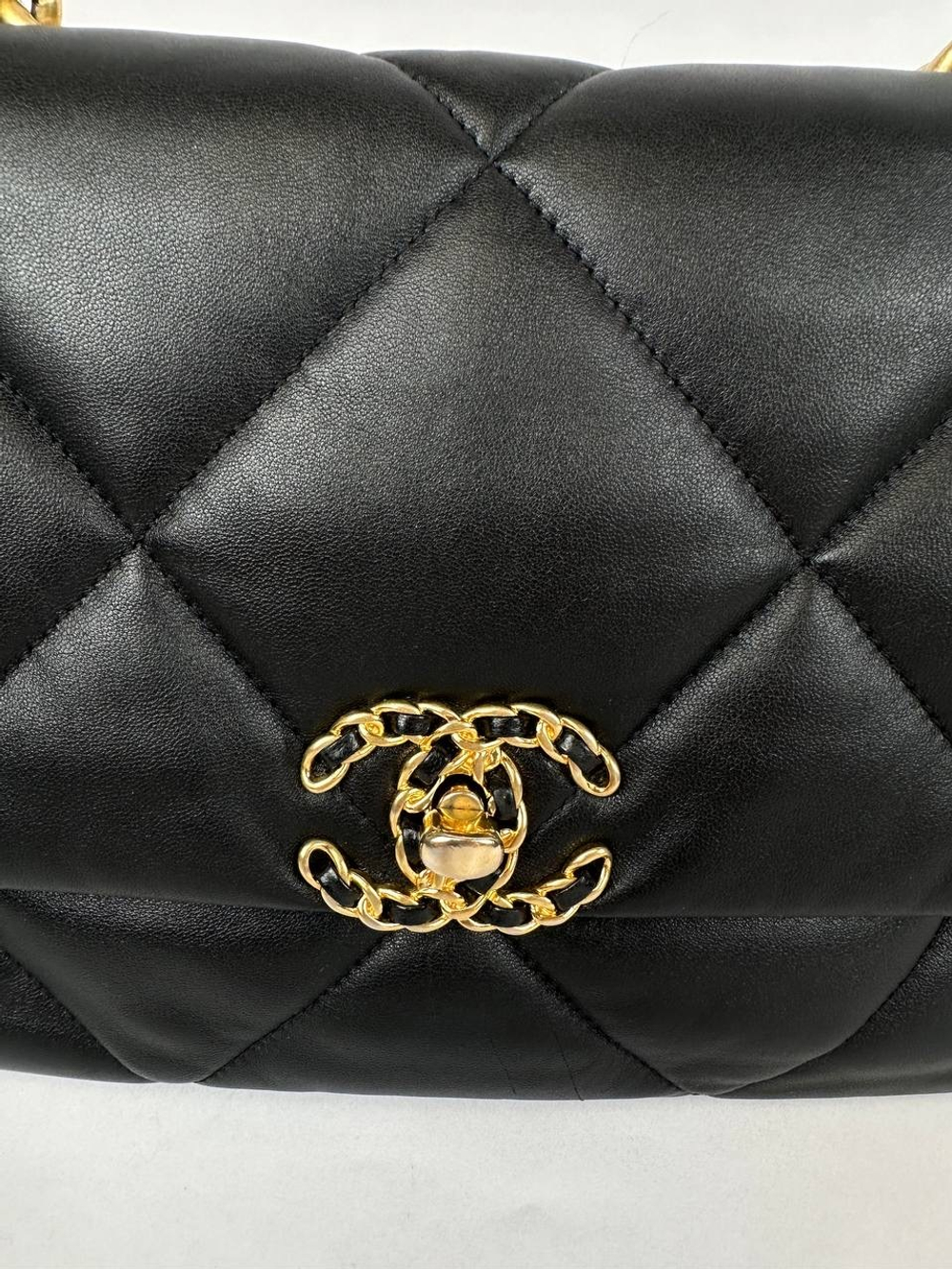 Сумка Chanel 19