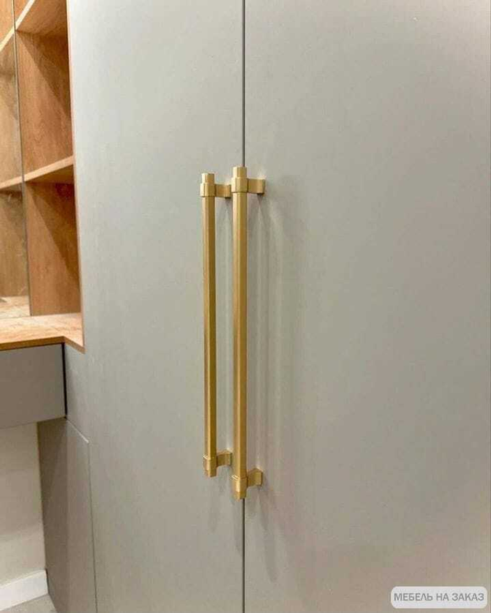 Шкаф с зеркалом и рабочей зоной на заказ