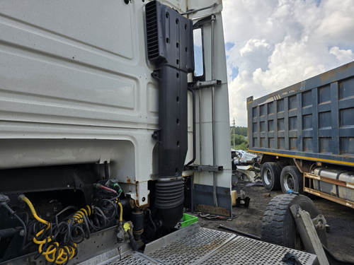 Спойлер кабины боковой правый