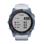 Спортивные часы Garmin fenix 7X Sapphire Solar Edition, 51 мм, силиконовый ремешок цвета «Уайтстоун» Безель из титана цвета «синий минерал» с DLC-покрытием, дисплей Solar со стеклом Power Sapphire. Ремешок с классической застёжкой — на запястье обхватом 1