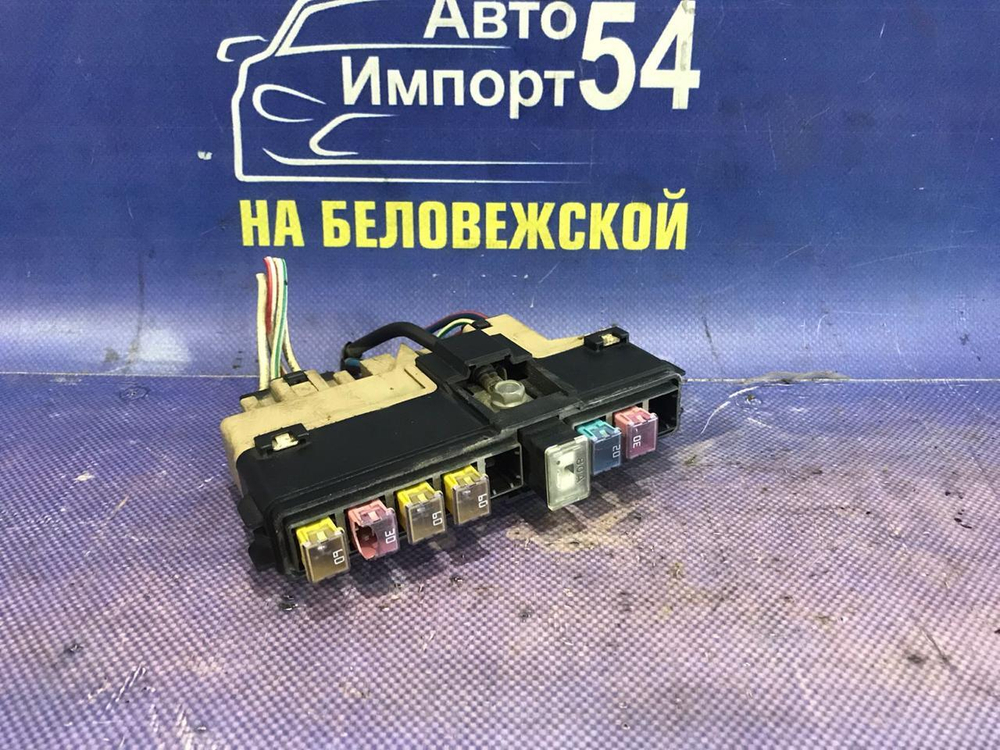 Блок предохранителей подкапотный MAZDA DEMIO 2001