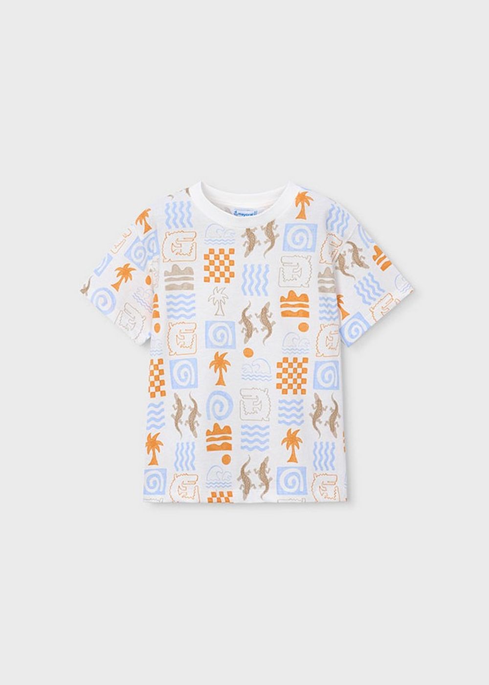 две футболки с шортами