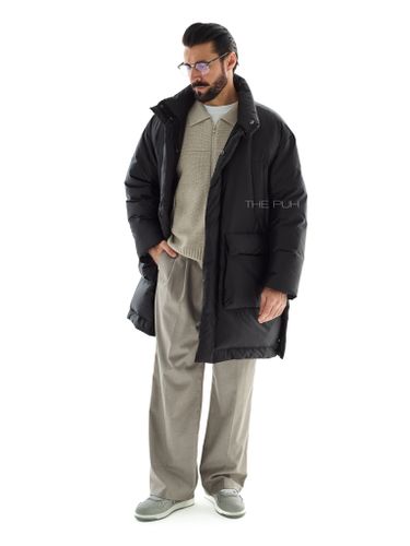 Удлиненный черный пуховик с карманами