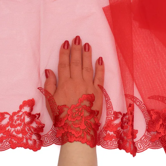 Вышивка на сетке красная (левая) 25 см