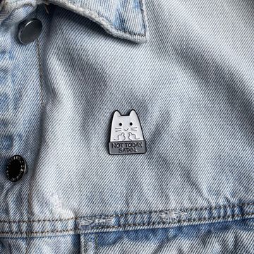 Значок металлический на одежду/Пин. Кот. Not Today