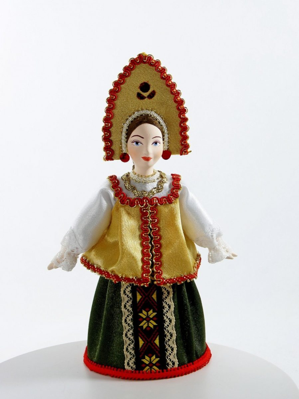 Кукла коллекционная в русском девичьем костюме