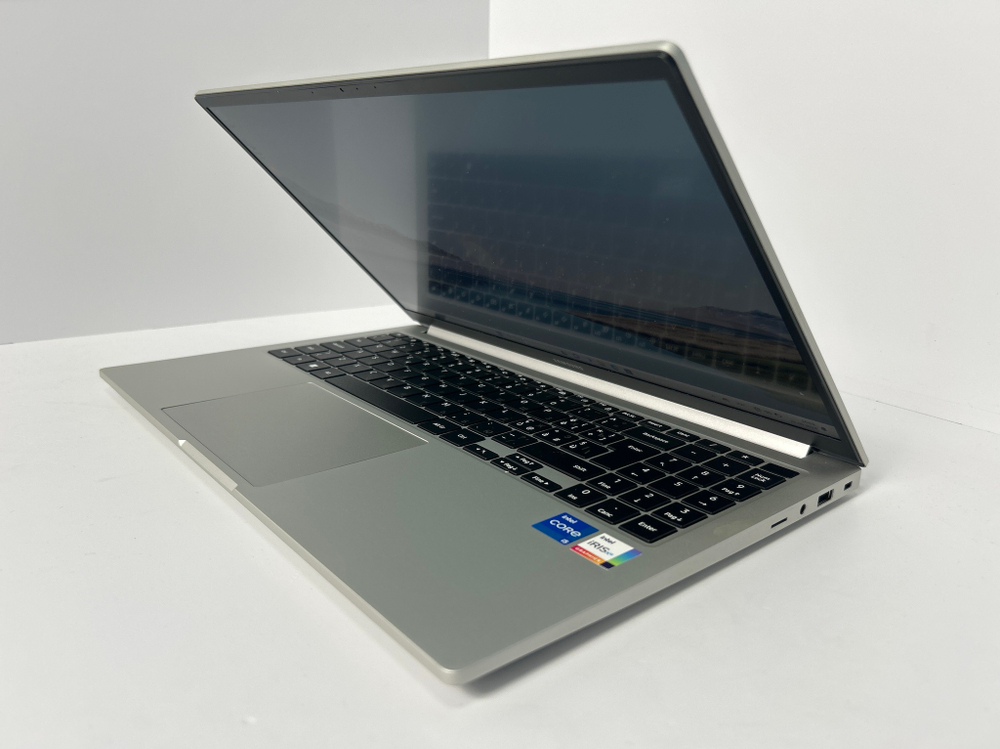 Ноутбук Samsung Galaxy book NP750 (NP750XDA-KD1US) 15.6"/Intel Core i5 1135G7/RAM 8GB/SSD 256 GB/Intel Iris Xe graphics/1920х1080/IPS/Windows 10/Подсветка кл-ры: нет/серебристый. Состояние: B1