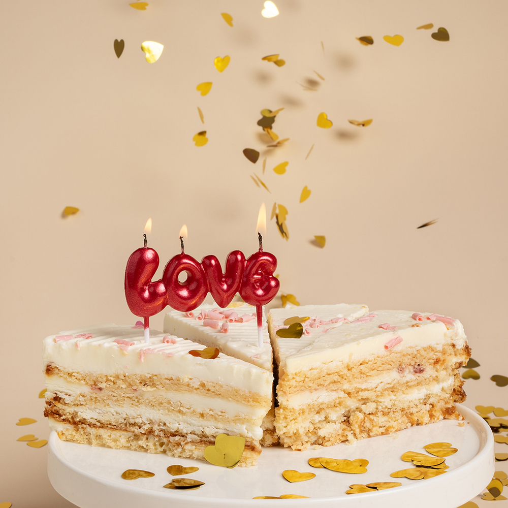 Свеча-надпись «Love» в красном цвете металлик