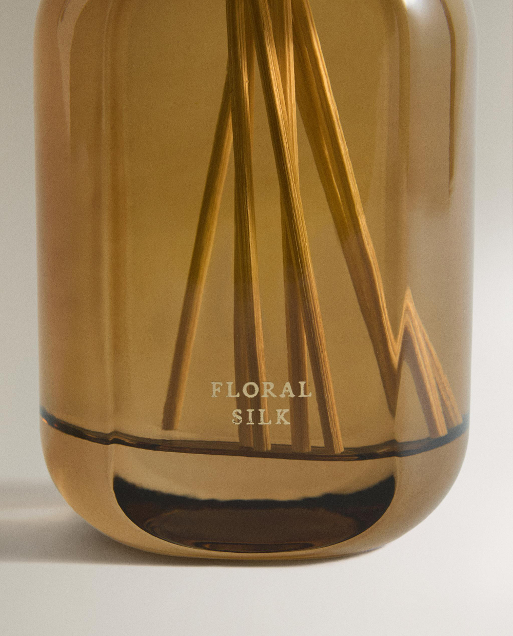 Zara Home Ароматический диффузор с палочками Floral Silk, 185 мл, аромат для дома